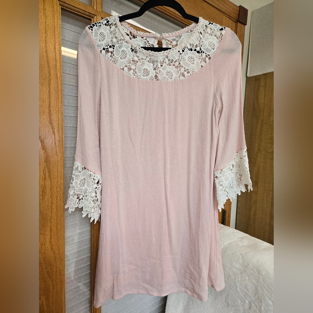 Elegant Pink Lace Trim Women's Top